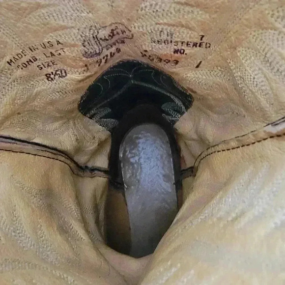 Justin Comb Last Point Toe Cowboy Boots - 8.5 - Picture 9 of 12